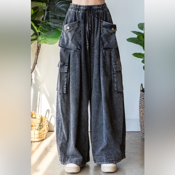 Oli & Hali Black Wide-Leg Pants - Picture 2 of 4